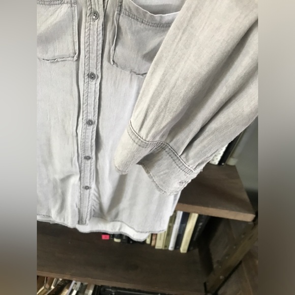 EUC Gentle Fawn Vintage Vibe Light Grey Collared Chambray Shirt S - Picture 14 of 16